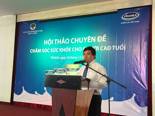 Ông Phan Nguyễn Minh Nhựt, Giám Đốc Kinh Doanh Miền HCM phát biểu tại hội thảo ở Hồ Chí Minh