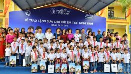 Vinamilk và Quỹ sữa vươn cao VN trao tặng sữa cho trẻ em tỉnh Ninh Bình