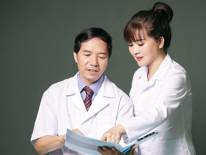 Vợ chồng bác sĩ Nguyễn Tú Anh và Lê Văn Ký