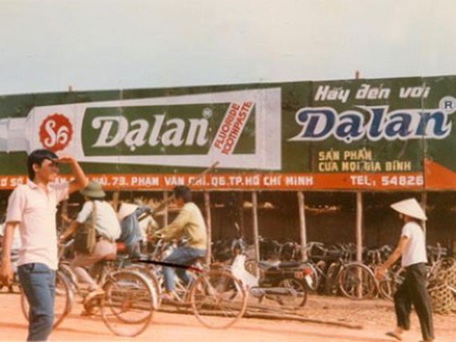 Kem đánh răng Dạ Lan được quảng cáo vào những năm đầu 1990