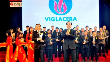 Phó thủ tướng Hoàng Trung Hải trao giải thưởng “Thương hiệu quốc gia” cho đại diện Tổng công ty Viglacera – CTCP