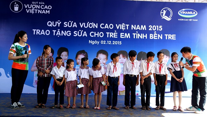 Đại sứ của chương trình Quỹ sữa Vươn cao Việt Nam là Nghệ sỹ hài Xuân Bắc và Hoa hậu Ngọc Hân