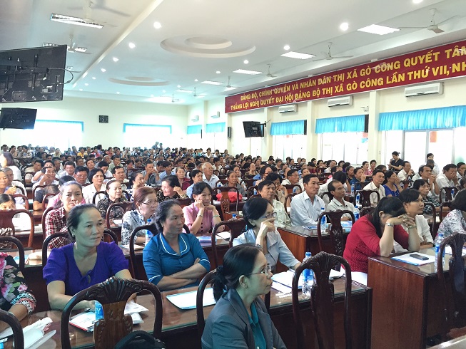 Đông đảo người tiêu dùng đến tham dự Hội thảo chăm sóc sức khỏe người cao tuổi do Vinamilk tổ chức tại Hà Nội