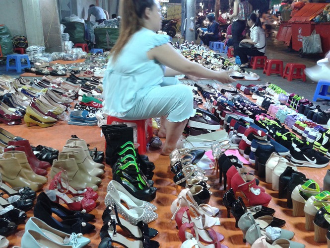 Tràn ngập giày dép giả hàng hiệu được đưa từ Trung Quốc vào VN tiêu thụ