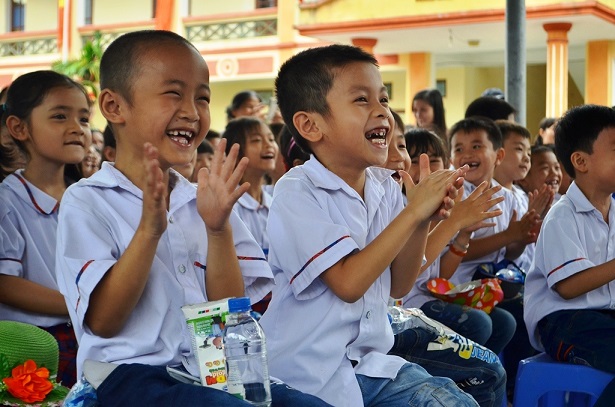 Niềm vui uống sữa của trẻ em tỉnh Ninh Bình