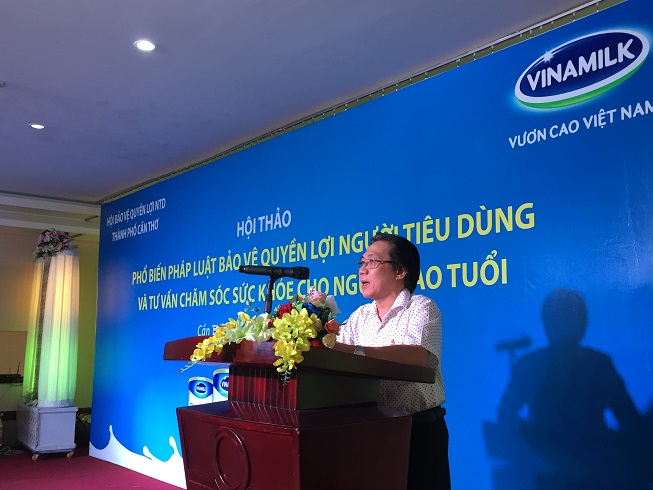 Ông Trần Hữu Phương, Giám đốc chi nhánh Vinamilk Cần Thơ, phát biểu tại hội thảo ở Cần Thơ